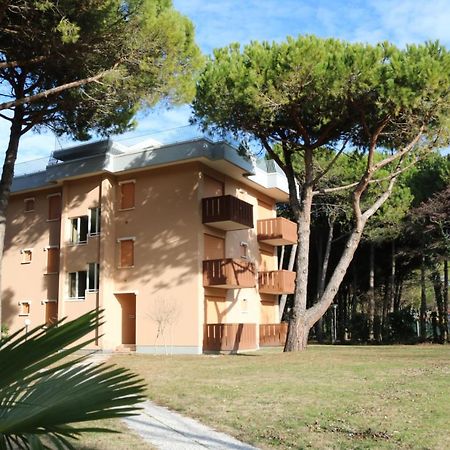 Condominio Clizia Бибионе Экстерьер фото
